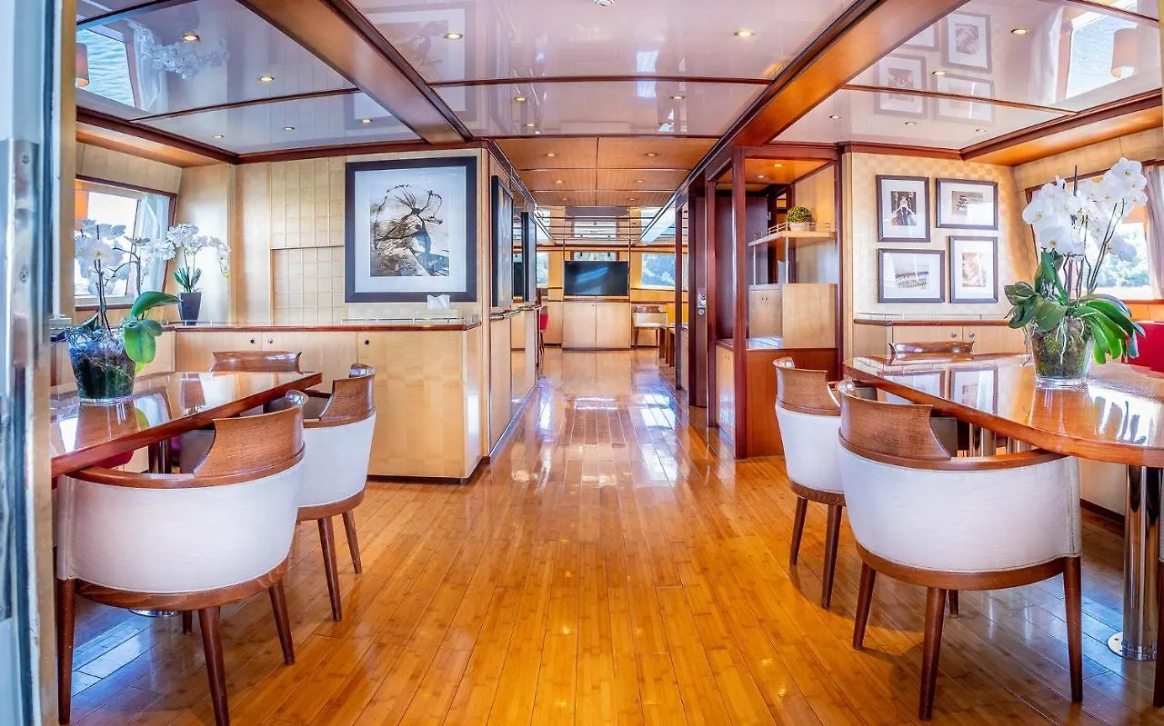 ホテル Magnifique Yacht Au Coeur Du Vieux Port マルセイユ 0*,  フランス