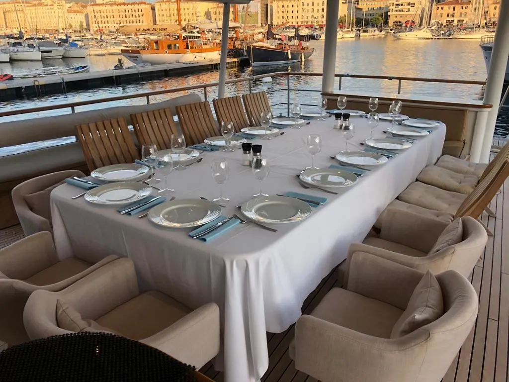 ホテル Magnifique Yacht Au Coeur Du Vieux Port マルセイユ フランス