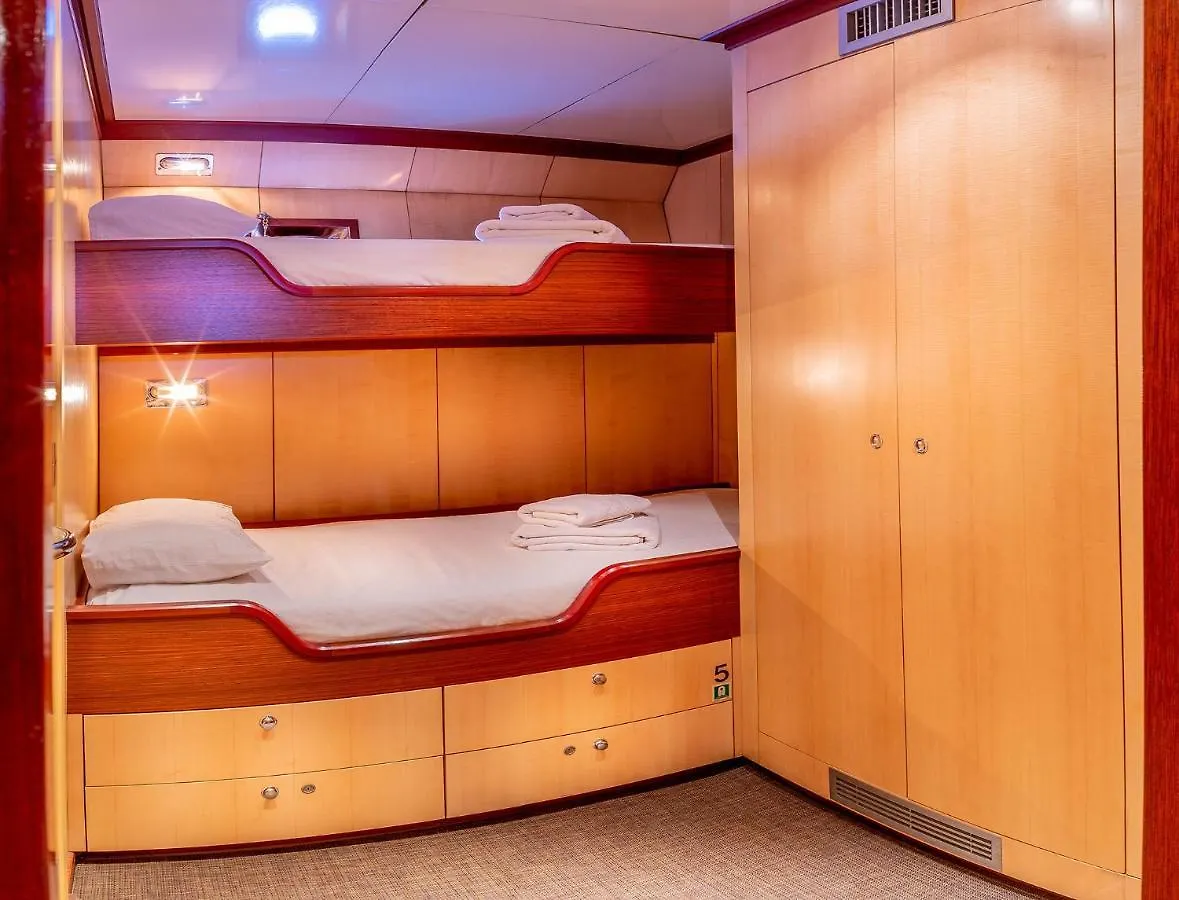 Magnifique Yacht Au Coeur Du Vieux Port Hotel Marselha Botel