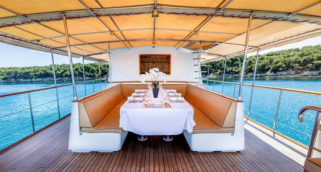 Magnifique Yacht Au Coeur Du Vieux Port Hotel Marselha