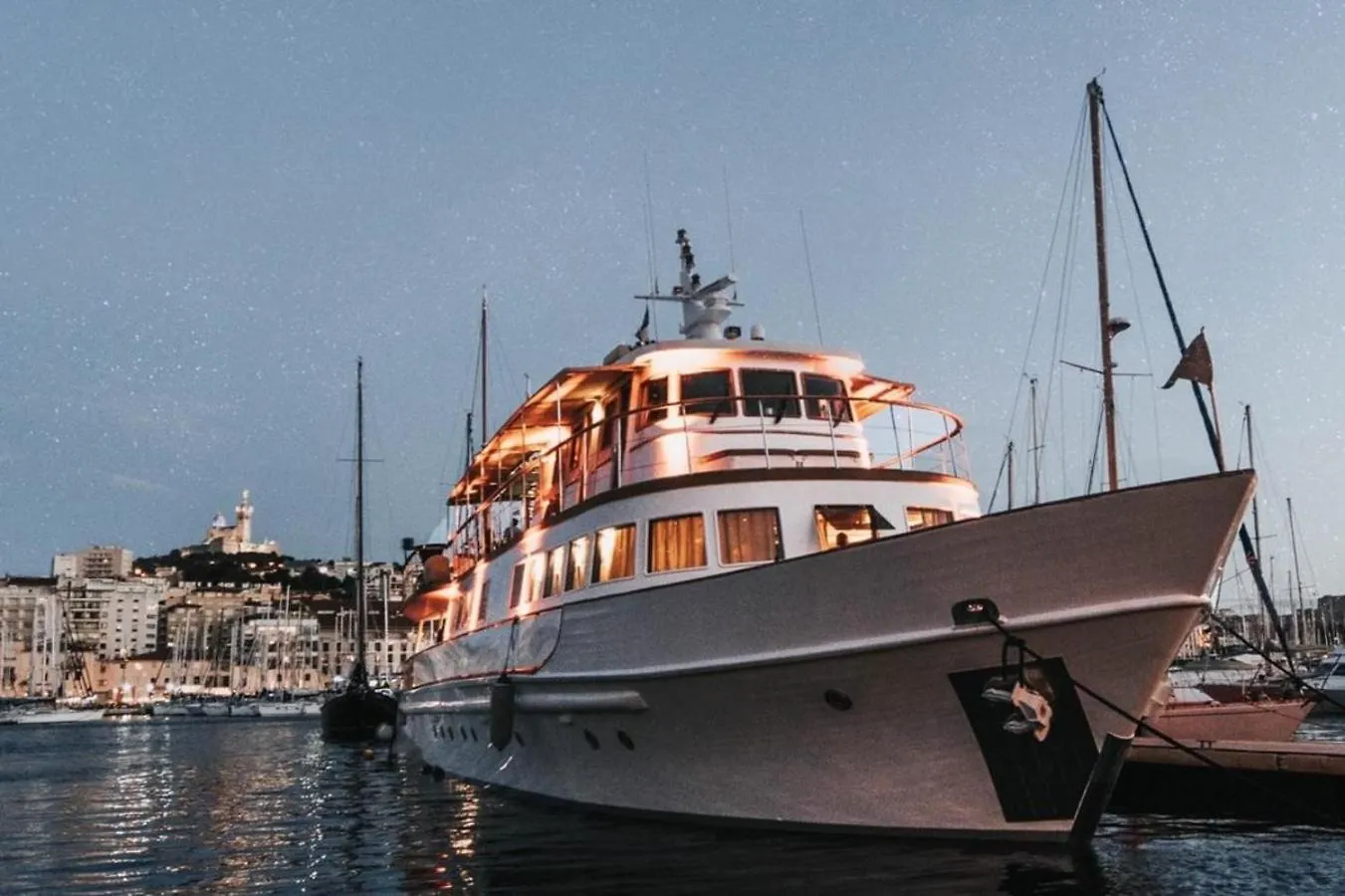 Botel Magnifique Yacht Au Coeur Du Vieux Port Hotel Marselha França